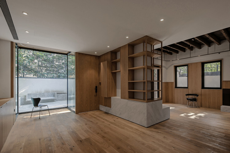 The House with a Tiny Patio Atelier TAO+C-3