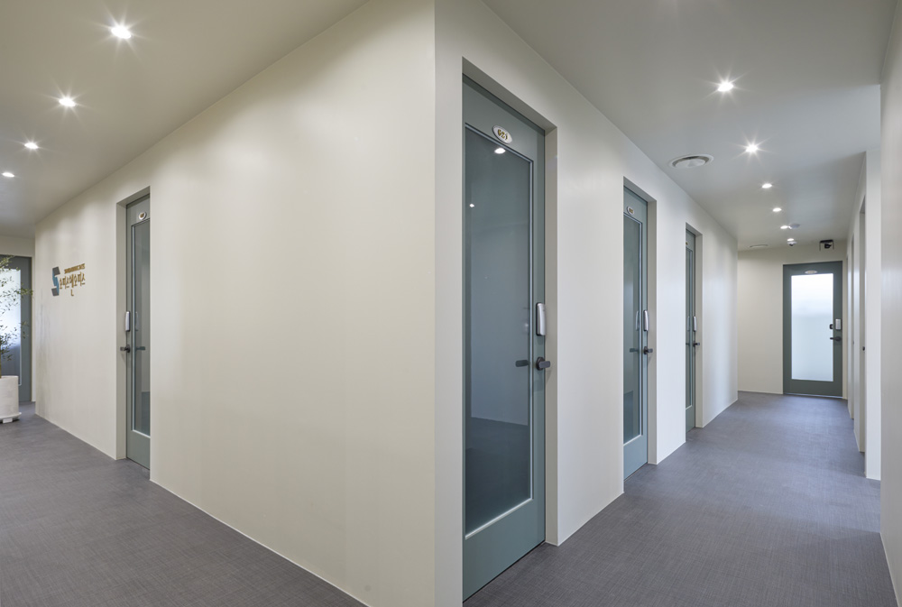 67 平现代简约共享办公空间设计-8