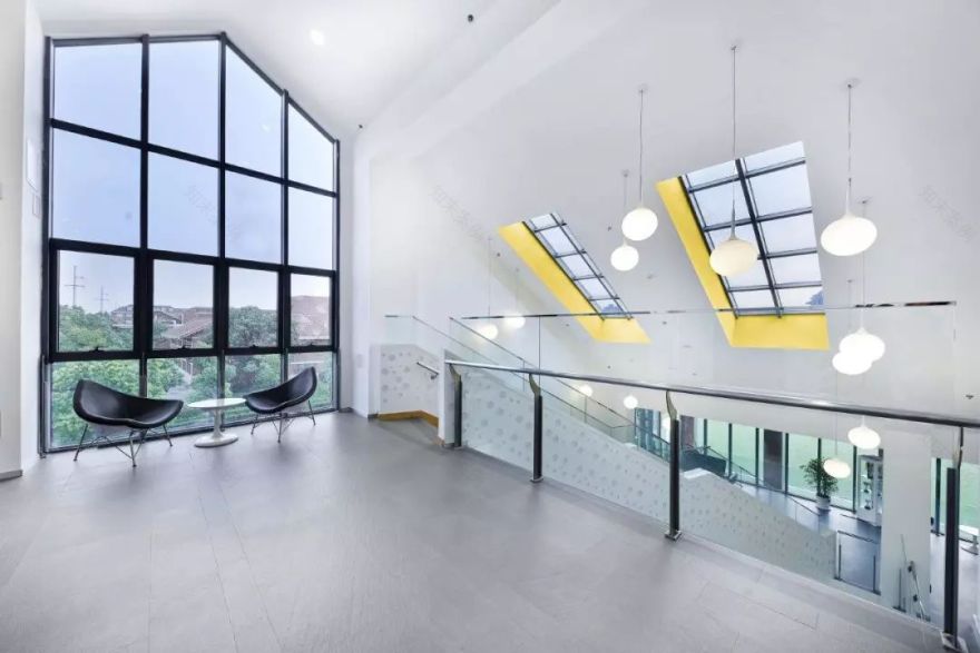 活力色彩打造的地下运动中心-6