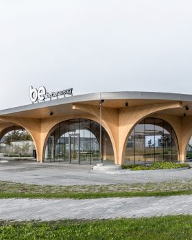 丹麦新能源汽车充电公园丨EFFEKT 建筑工作室