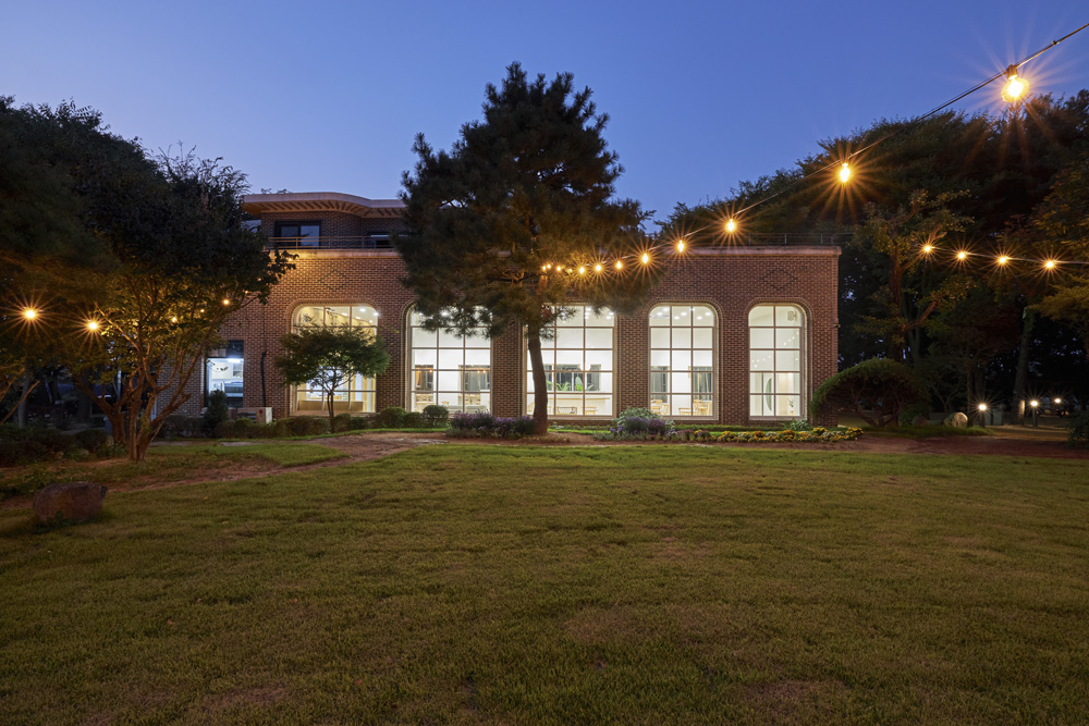 大型平层办公室 | 融合户外运动场的创新设计-37