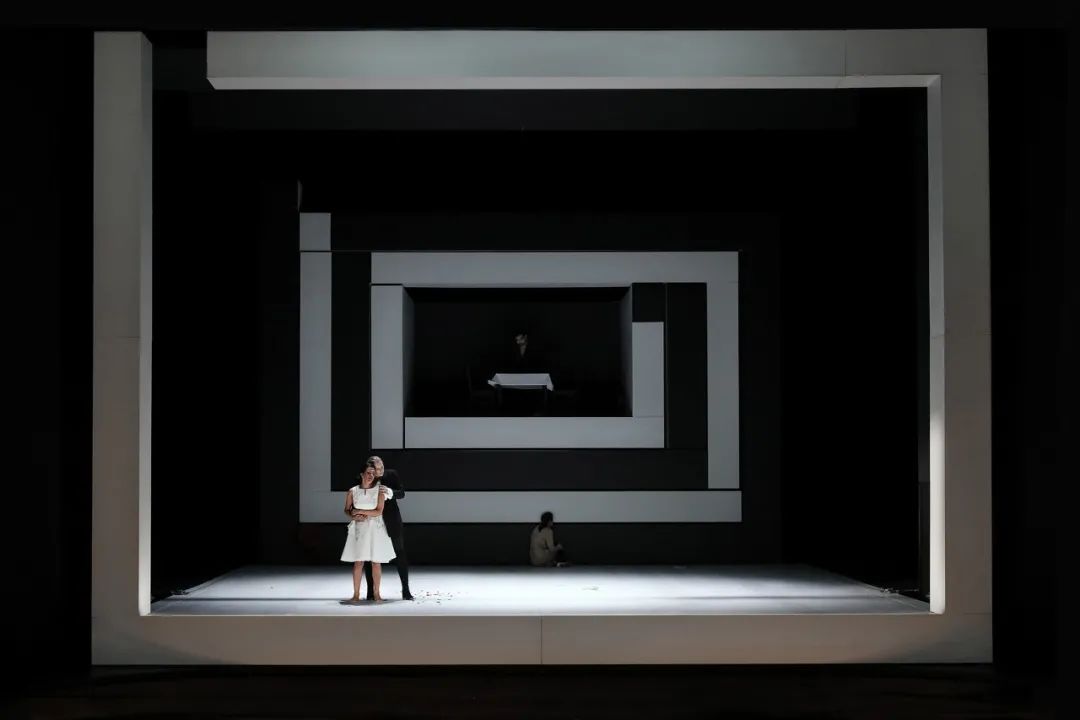 舞台魔法师 | 塞巴斯蒂安·汉纳克的震撼空间美学-23