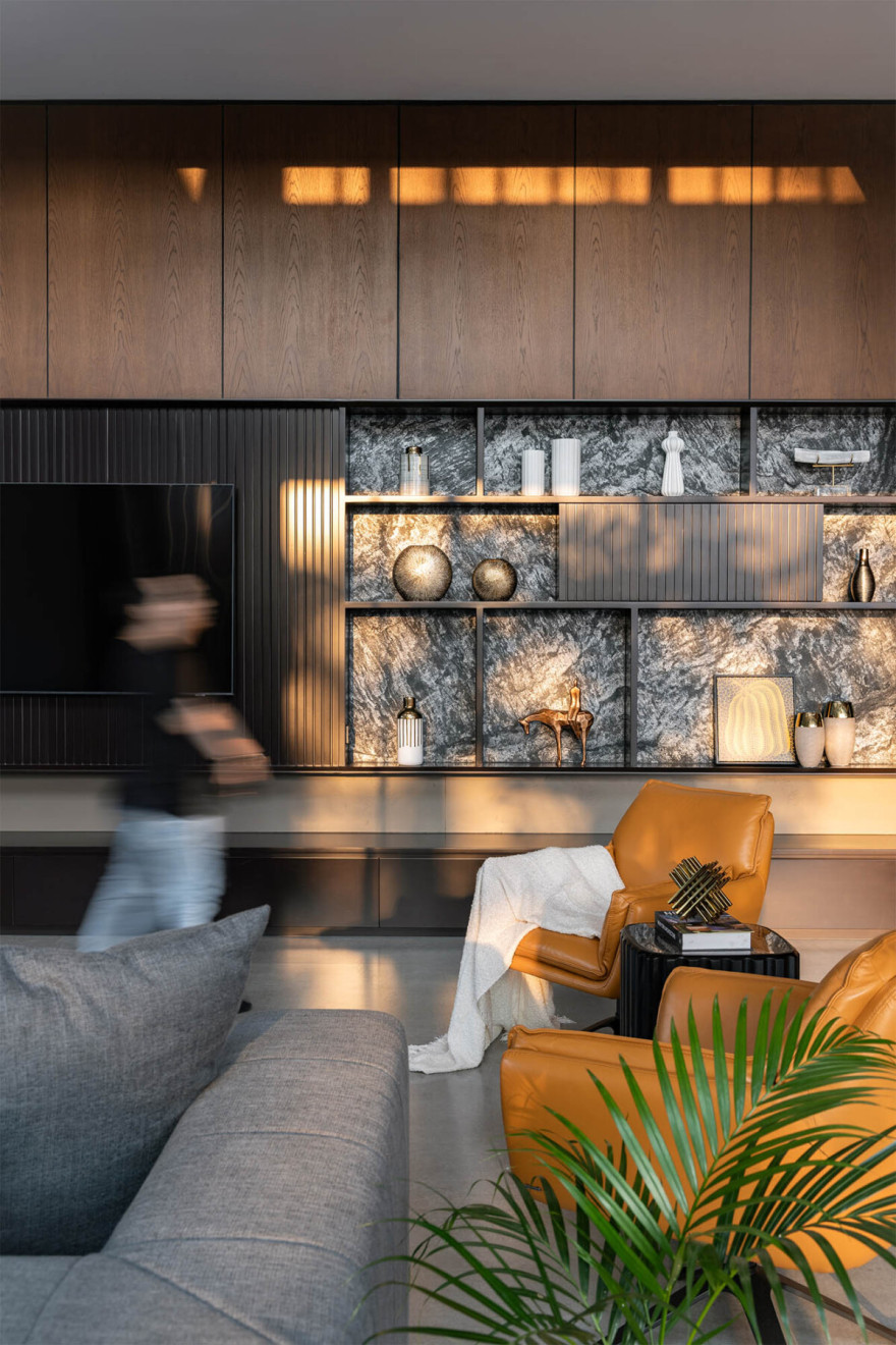 HUMBLE AND HOMEY, RUMAH MEWAH DI PLONGKOWATI - Asrinesia-34