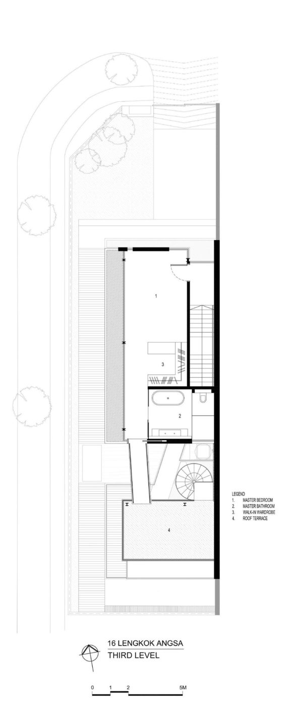 A Home With Emphasis on the Relation Between the Indoors and the Outdoors in Singapore-11