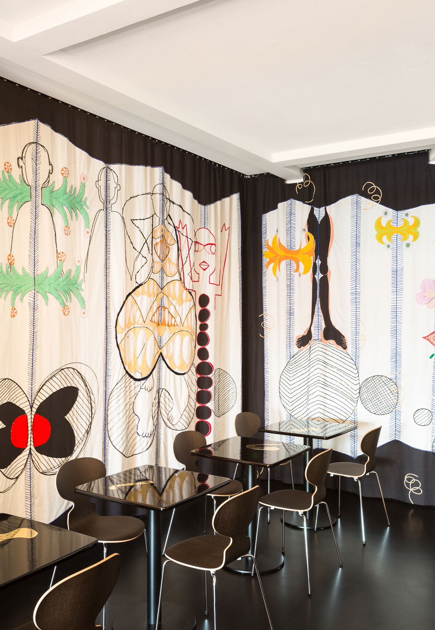 绿意盎然的历史回响——比利时“Victor”咖啡馆室内设计-11