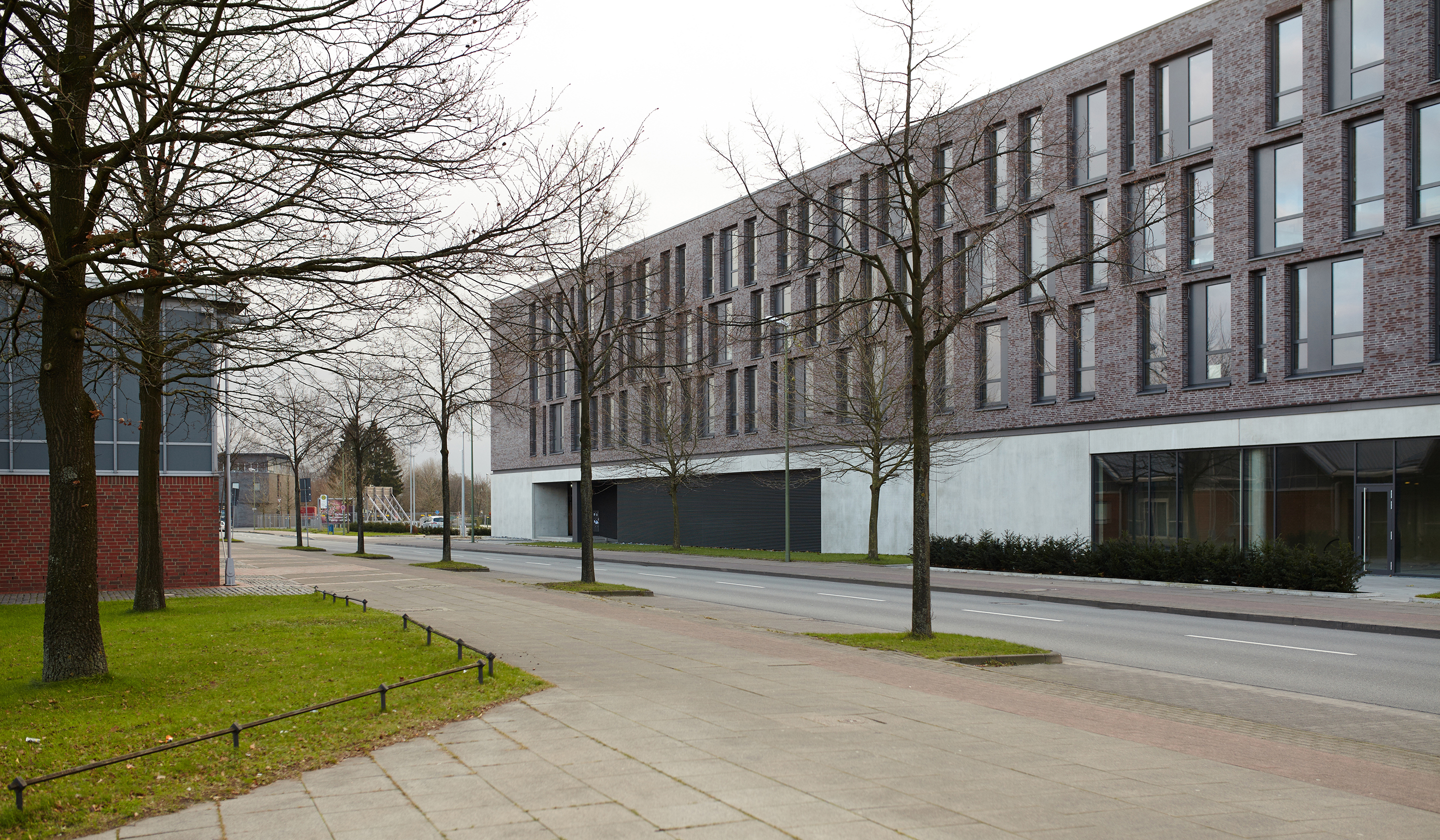 德国比勒费尔德市购物中心办公楼-11