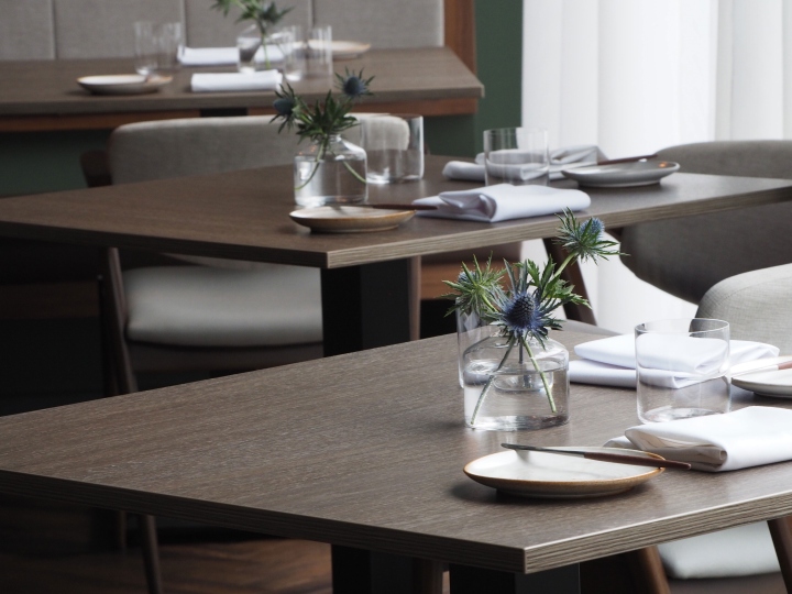 英国伯明翰 Folium 餐厅 | 简约自然，突显美食-12