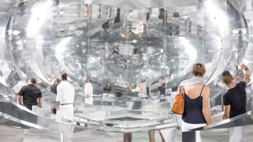 Es Devlin's latest installation is set inside a Miami hotel room-21