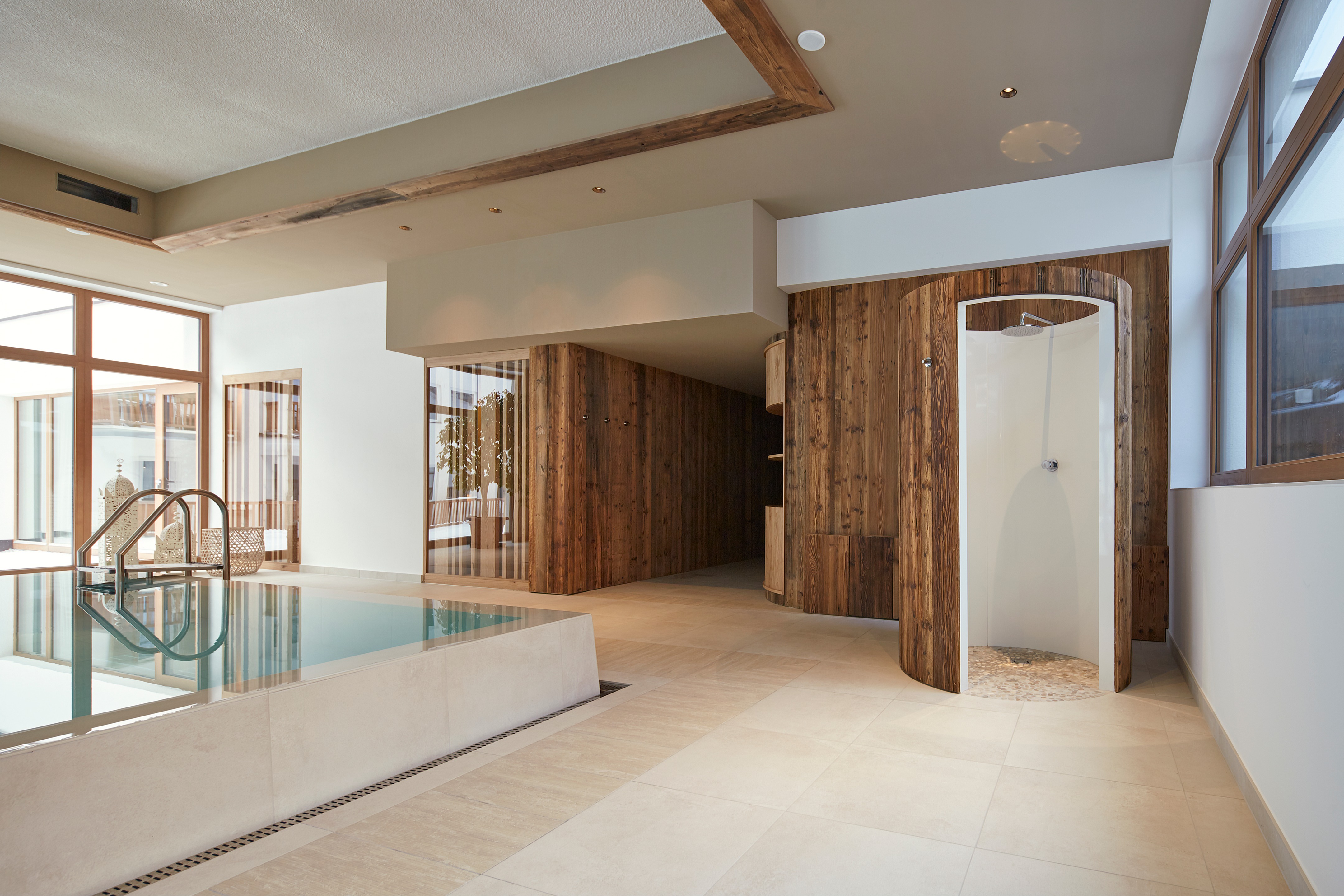 晶莹剔透的水疗酒店 | 泳池、桑拿、放松空间-5