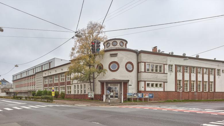 Dorfhalleschule Linz 学校扩建丨奥地利-0