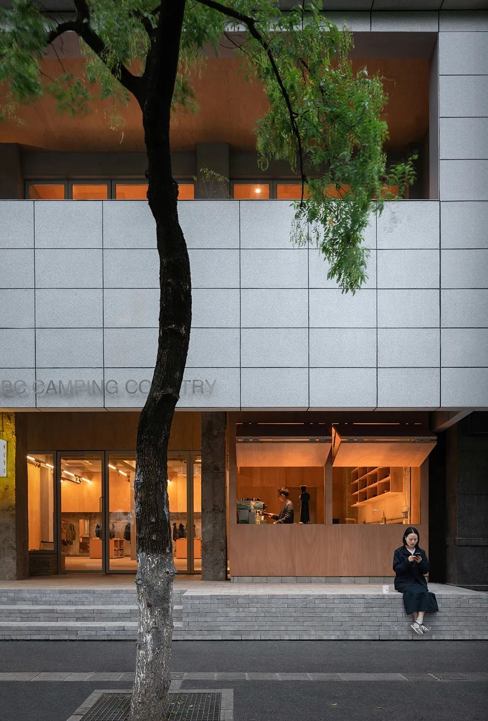 南京美术大厦 · 方庭与曲庭的融合设计丨中国南京丨MOU建筑工社-0