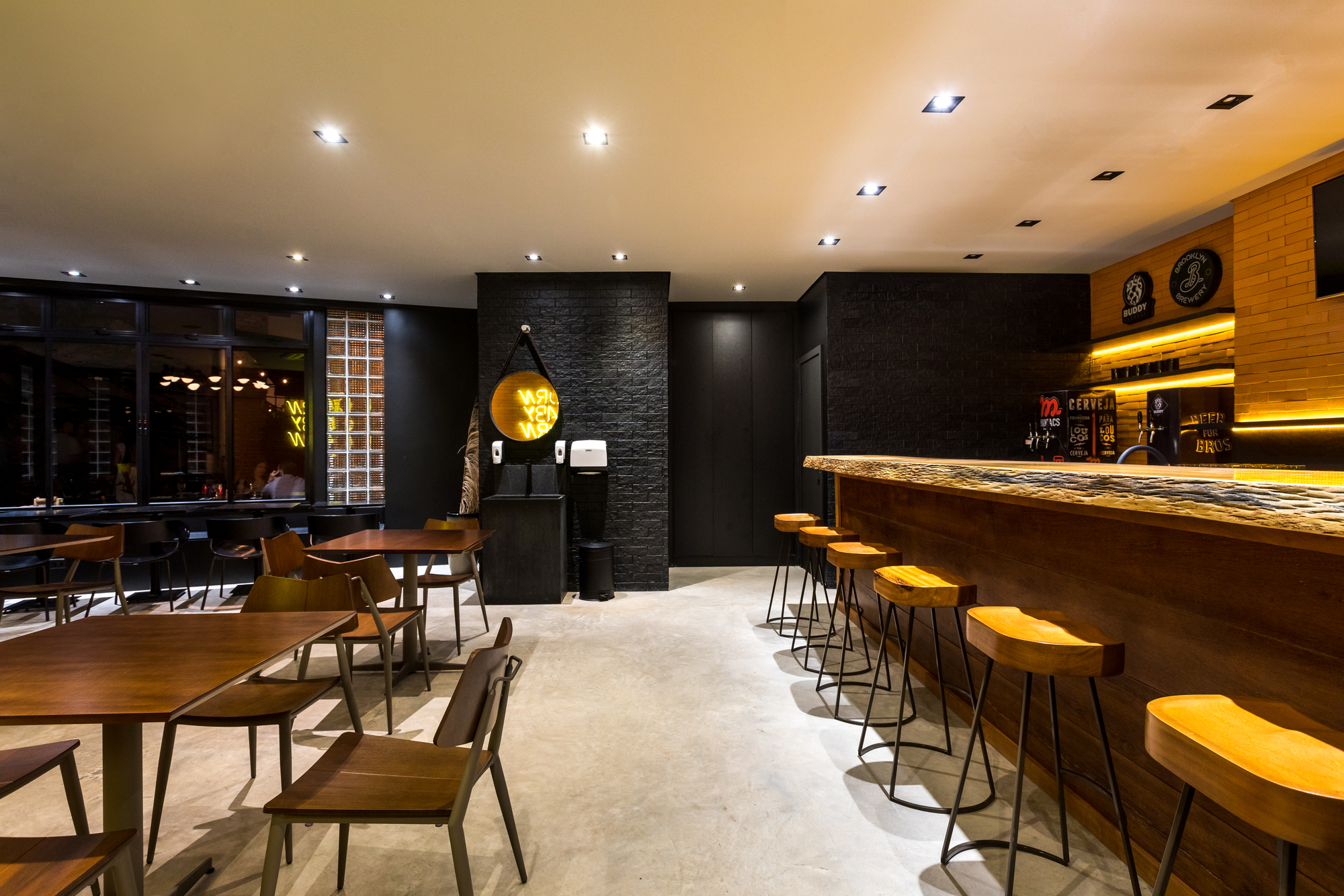 Flame Casual Bar / Giuliano Marchiorato Arquitetos-8