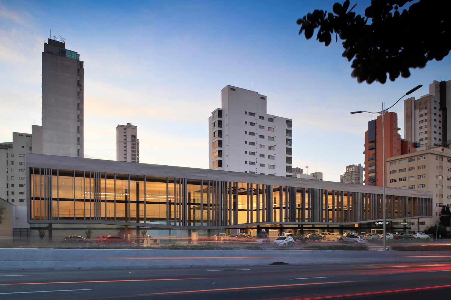 Hyundai 机场展厅-2