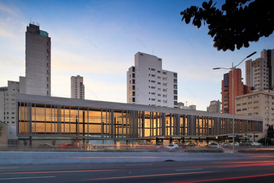 Hyundai 机场展厅-2