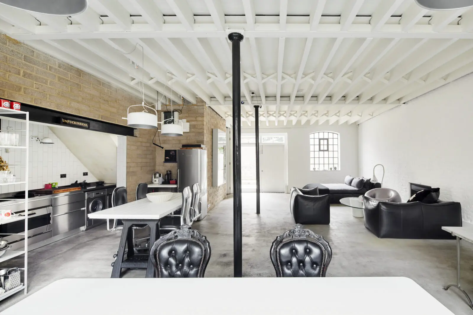 伦敦白砖 Loft 住宅 | 极简黑白设计与开放空间-10