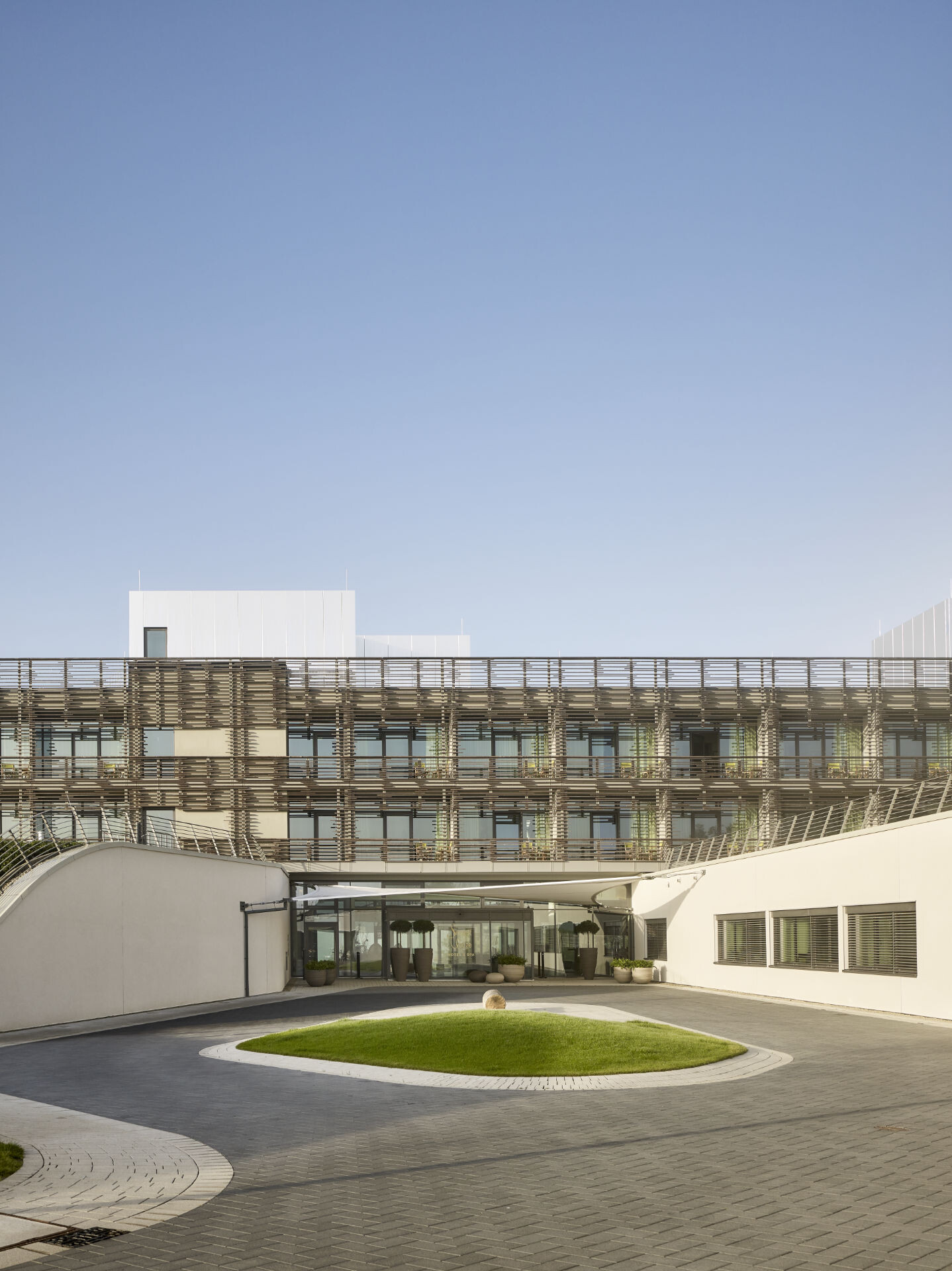 德国森林湖滨酒店 · 自然与建筑的和谐共生-17