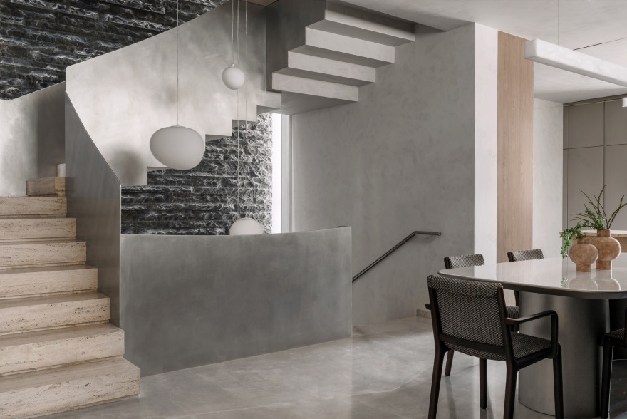 雕琢而成的静居之所住宅
注:Sculpted有经过雕琢的意思 ,Sanctuary有庇护所;安静的地方等意思,House就是住宅、房子这里整体结合起来这样翻译较能体现整体含义如果从更宽泛的建筑相关语境也许简单可译为雕琢风静居住宅 ,但具体需根据实际背景来定 丨印度丨D'WELL-27