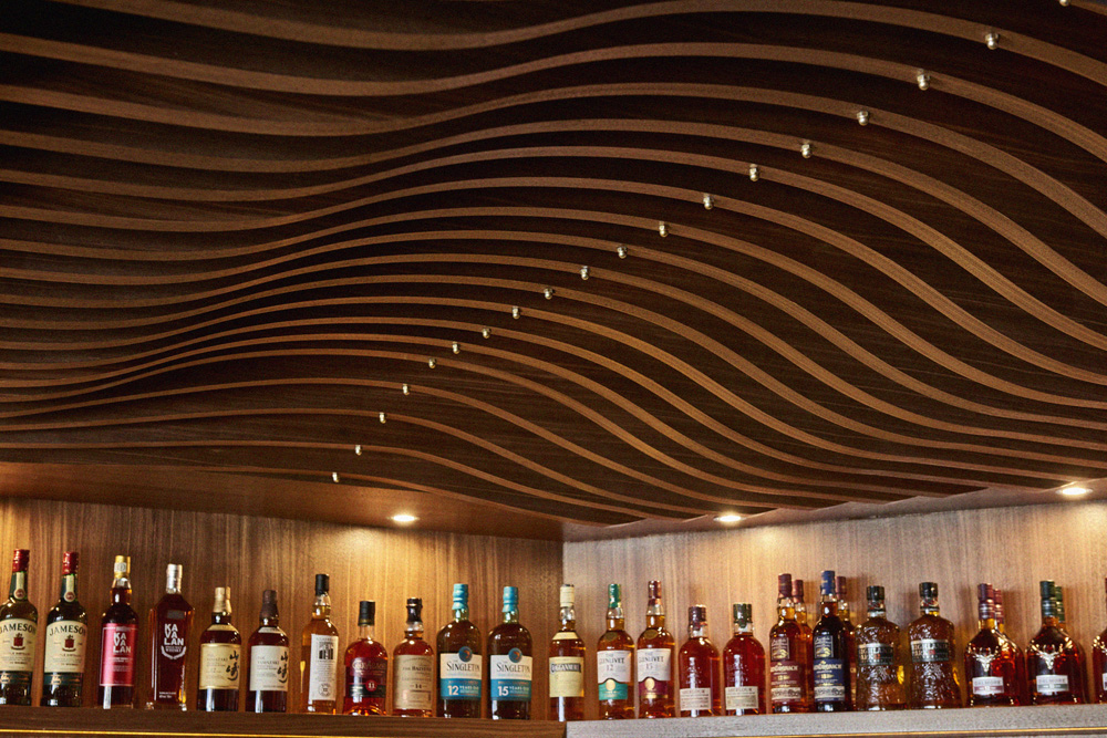 巴塞罗那古典奢华餐厅设计-10