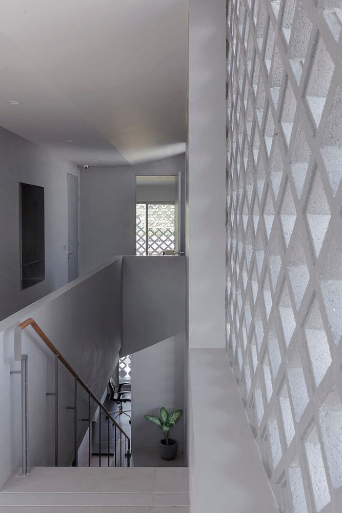 泰国镂空混凝土砖住宅-43