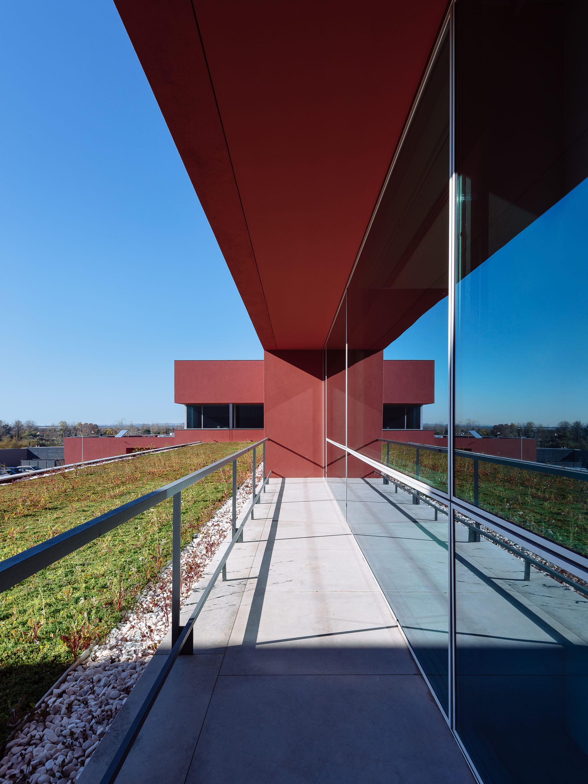 葡萄牙 Plural 药店总部物流中心,古今交融的办公建筑-32