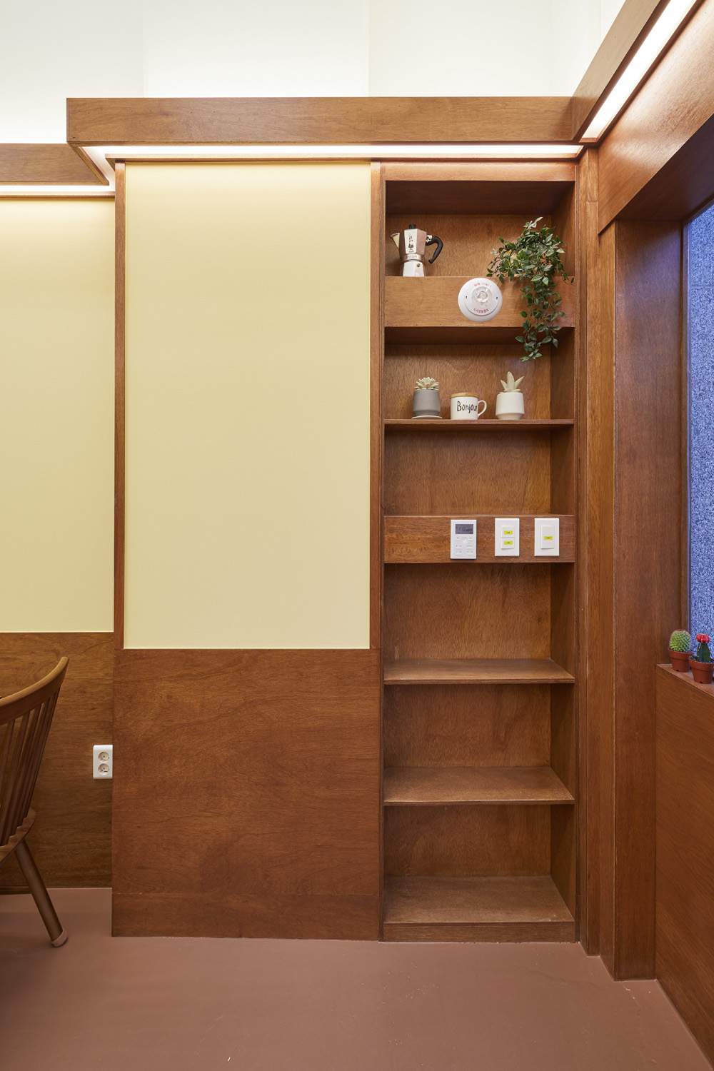 23 平米韩式美食店，极简风格打造温馨空间-7