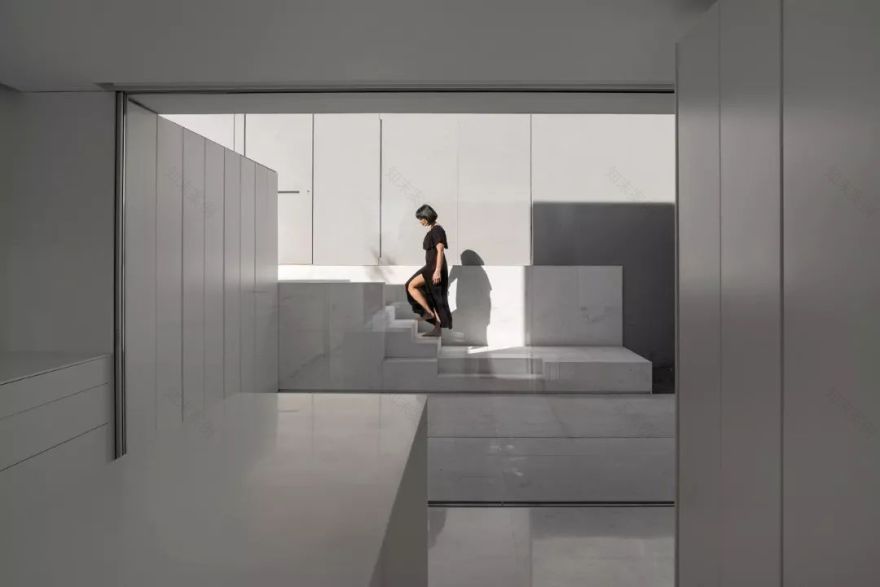 极简主义设计,葡萄牙里斯本的通透空间美学-25