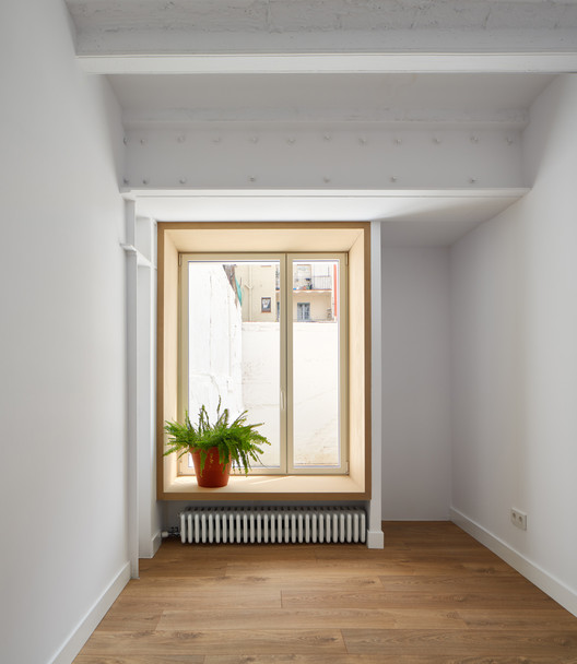 巴塞罗那废旧厂房变舒适住宅-24