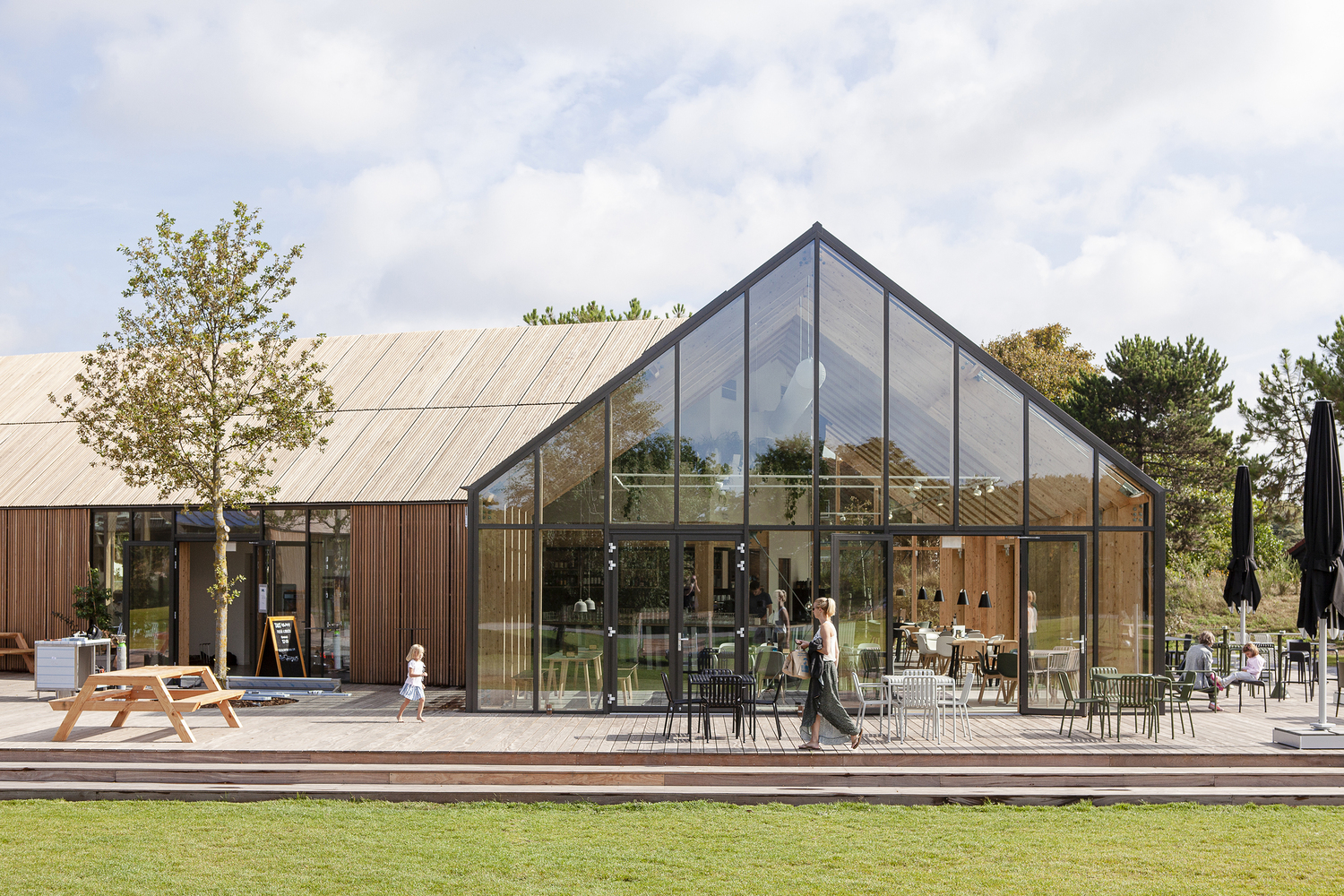 荷兰 De Klepperstee 公园中央建筑丨Vakwerk 建筑师事务所-14