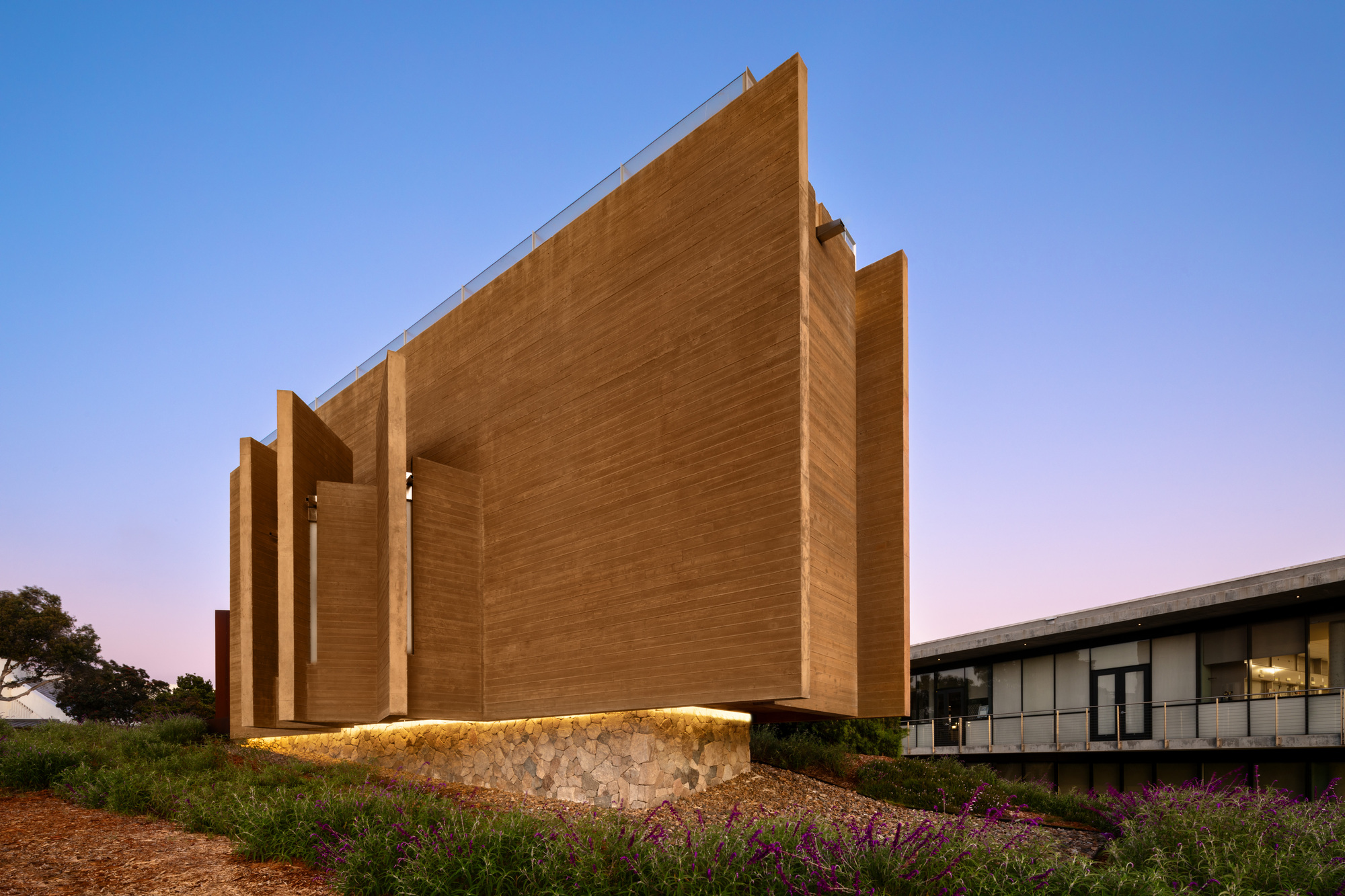 Point Loma Nazarene University Prescott Chapel / Carrier Johnson + Culture-13