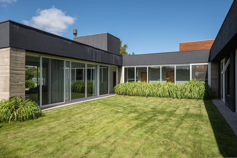 巴西简约住宅设计,展现混凝土与光影之美-24