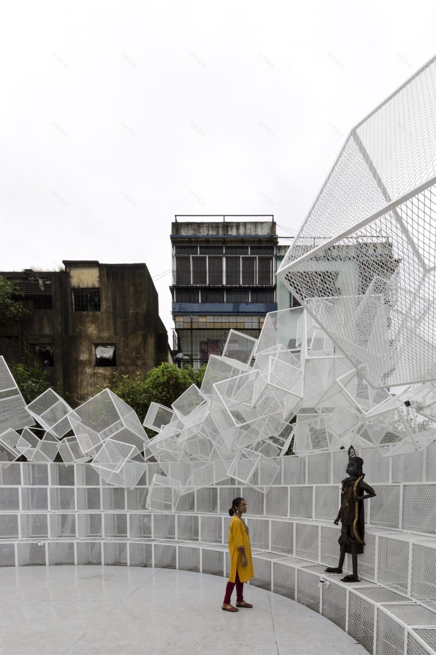 印度杜尔迦女神节临时装置,受困的飞鸟 / Abin Design Studio-20