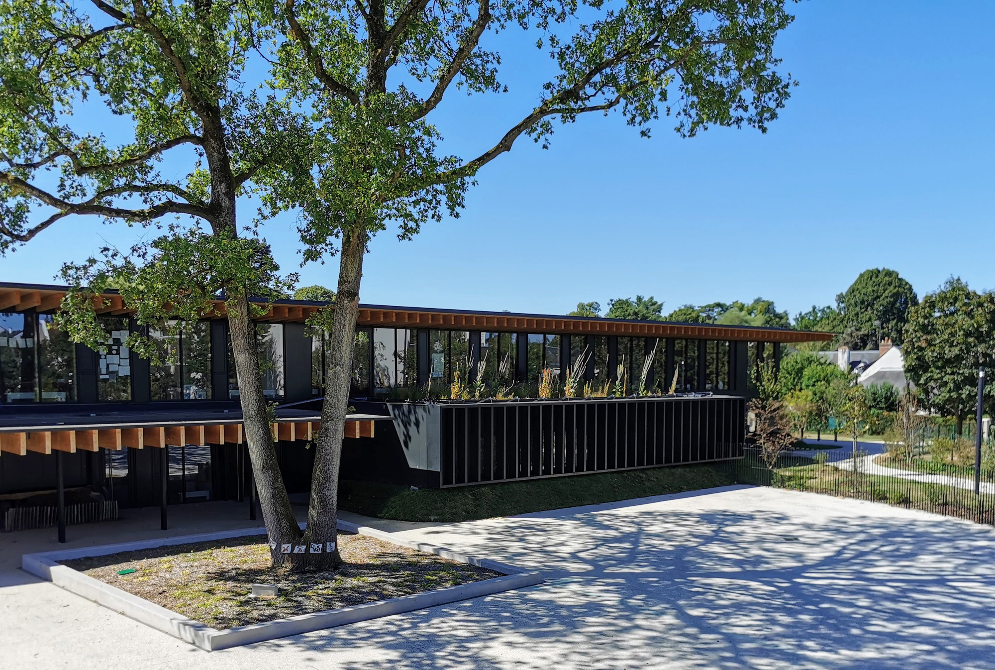 学校及体育设施完备丨法国-35