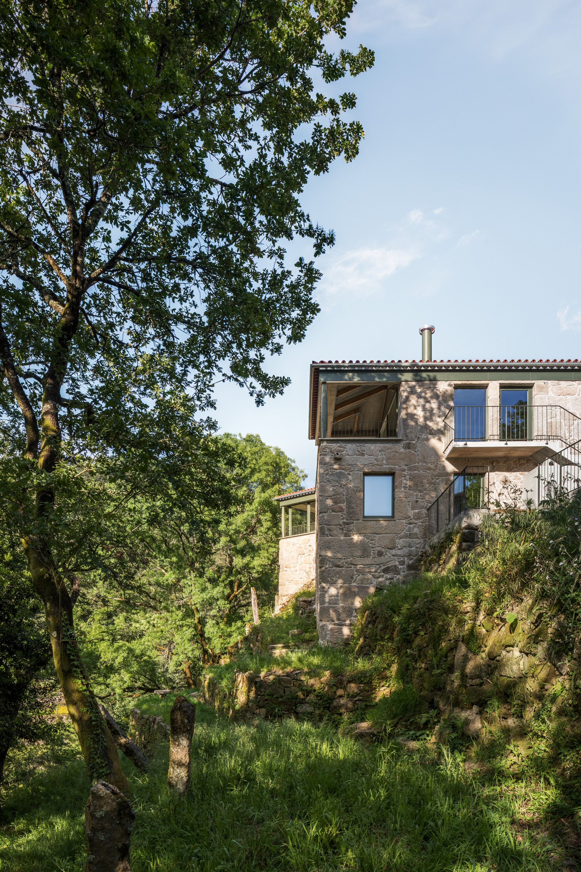 姊妹屋；姊妹楼（需结合具体语境确定最合适的表达，这里假设在描述建筑等场景下） 丨葡萄牙丨oitoo-29