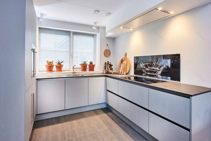Ans家的现代U型厨房设计丨NetherlandsHaarlem丨Keur Keukens-4