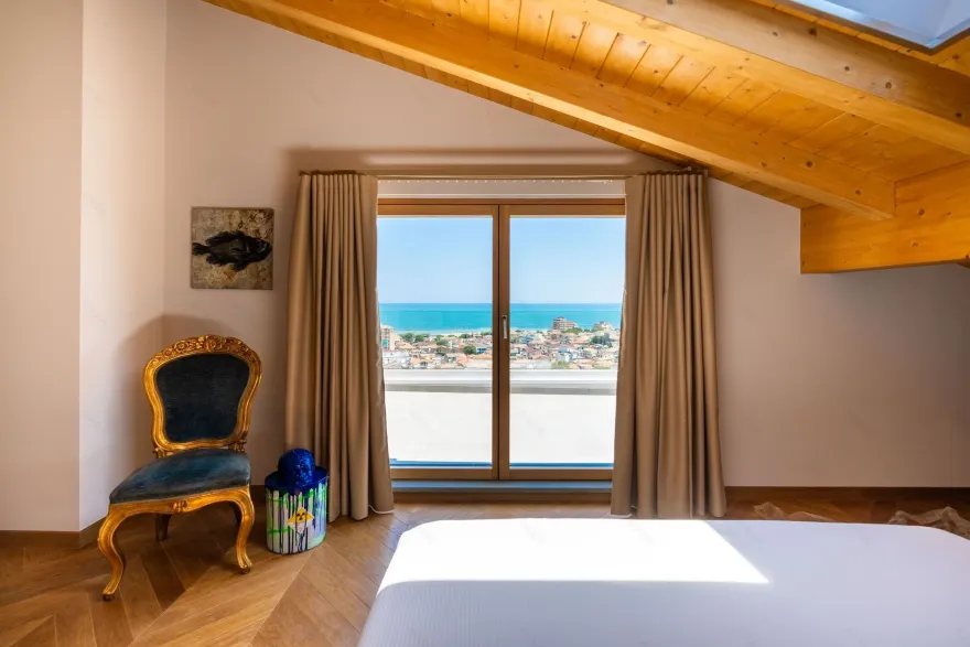 意式简约别墅 · 绿意与海景的生态家园-45