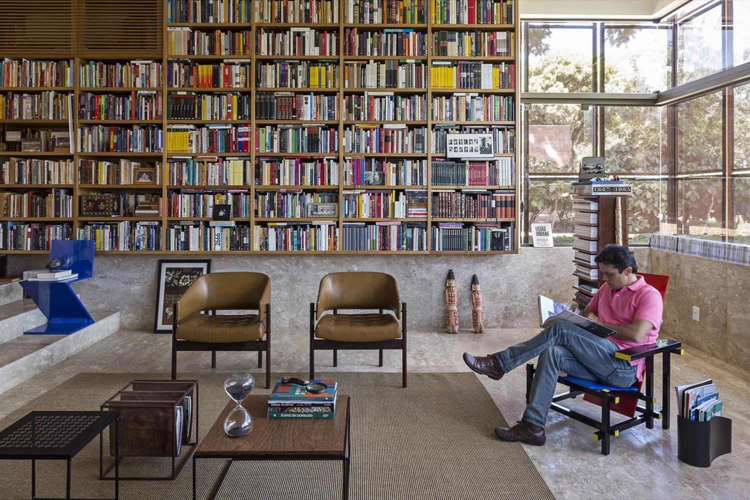 巴西 DF Casa BLM · 图书馆核心的节能可持续住宅设计-11