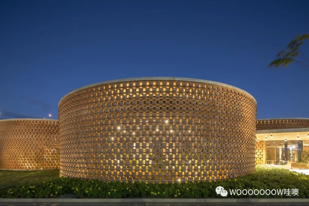 巴西 Unileão 大学体育馆 | 砖纹理与绿意空间的巧妙结合-5