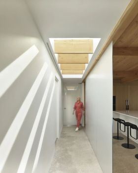 Casa Luce一栋中世纪现代风格住宅的全面翻新！