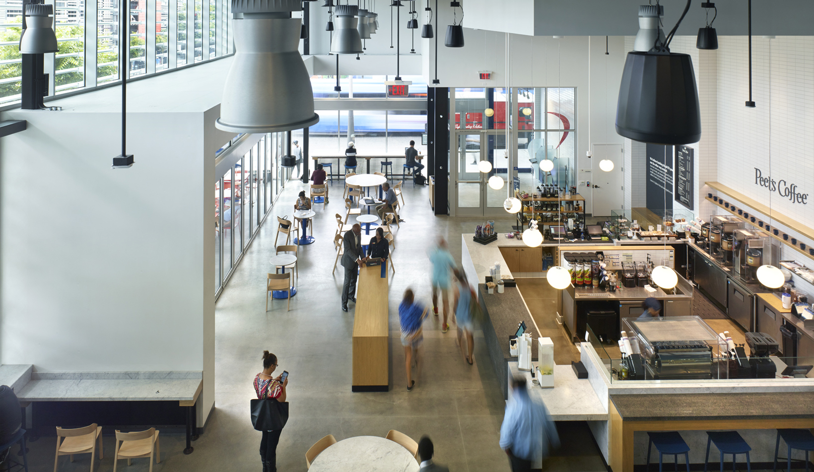 第一资本银行和咖啡馆-23