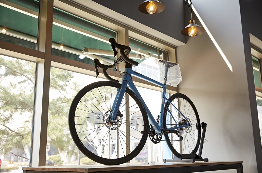 기어스大巴餐厅 | 独特工业风格的 24 平米小空间内饰设计-13