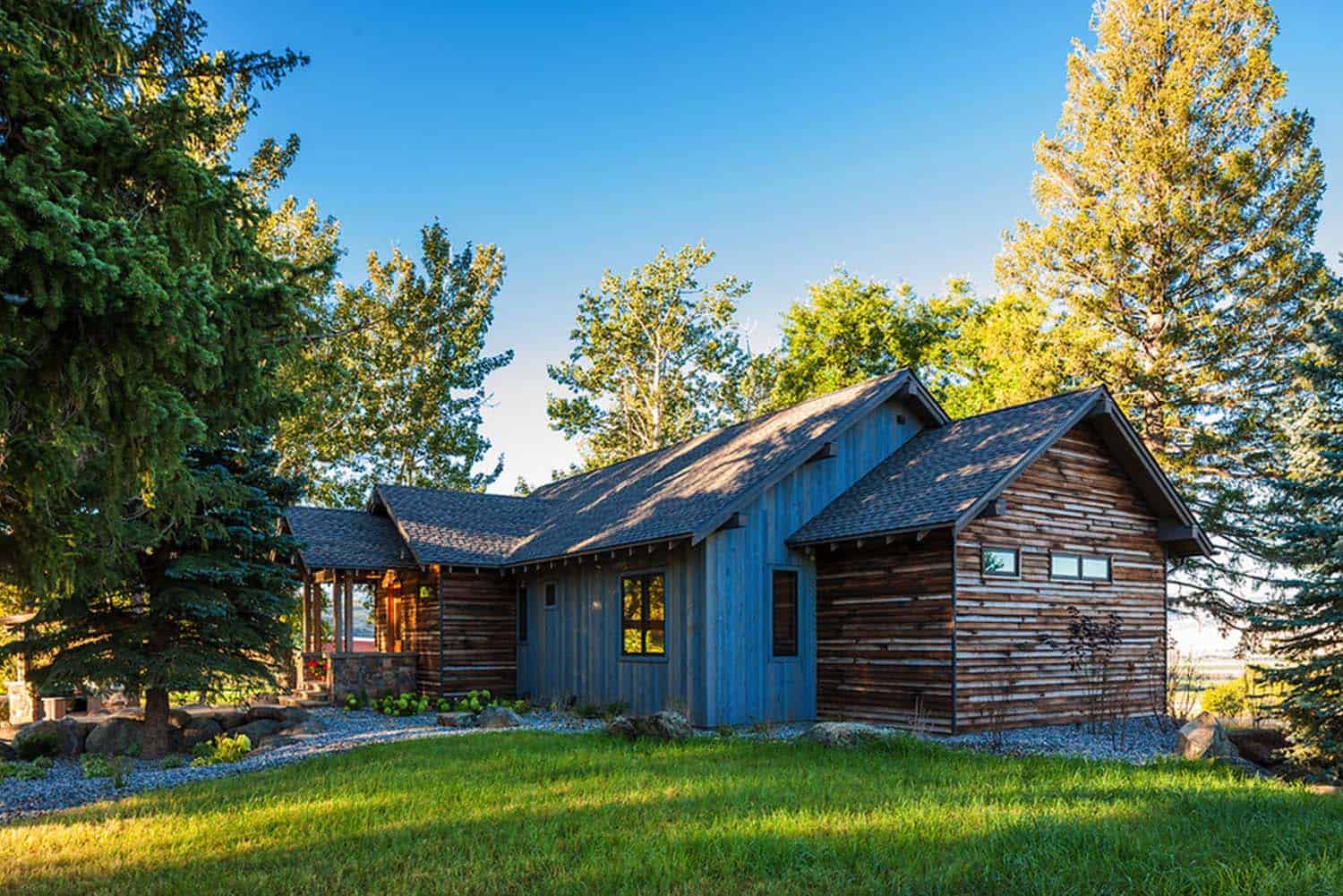 Breathtaking Montana mountain retreat in harmony with the environment-8
