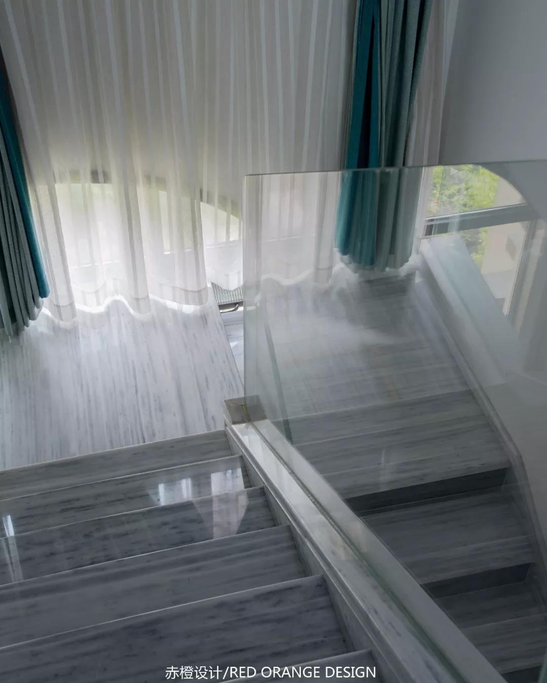 微风中的探戈——原木咖啡色调的简约住宅设计-21