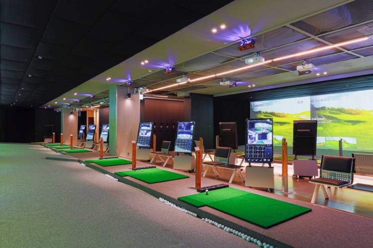 180 度全景高尔夫练习场 | 现代简约的室内设计魅力-4