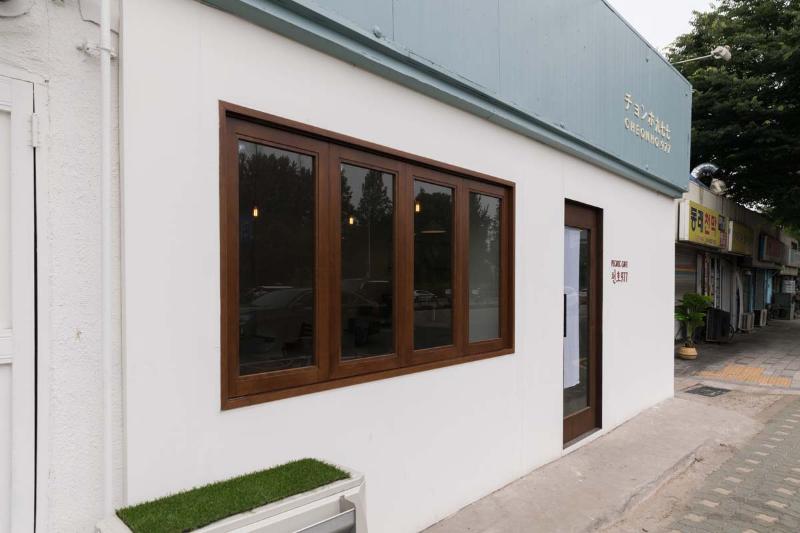 简约白调 10 坪咖啡厅 室内设计报价解析-7