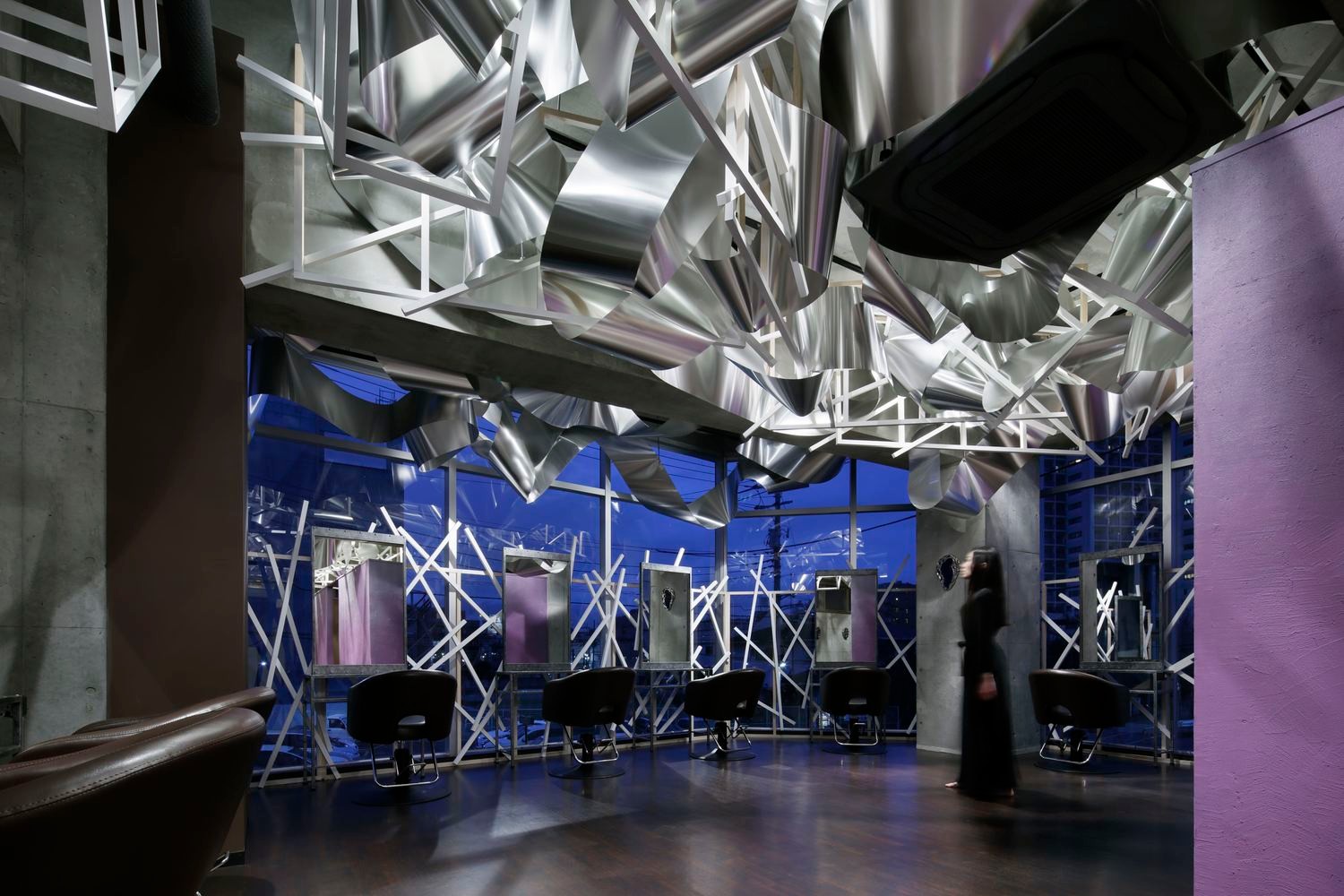 日本东京美容院：流动的金属波发线-2