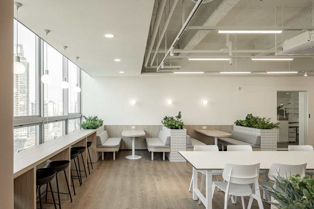 白色与木色，打造 250 平米高级办公空间-14