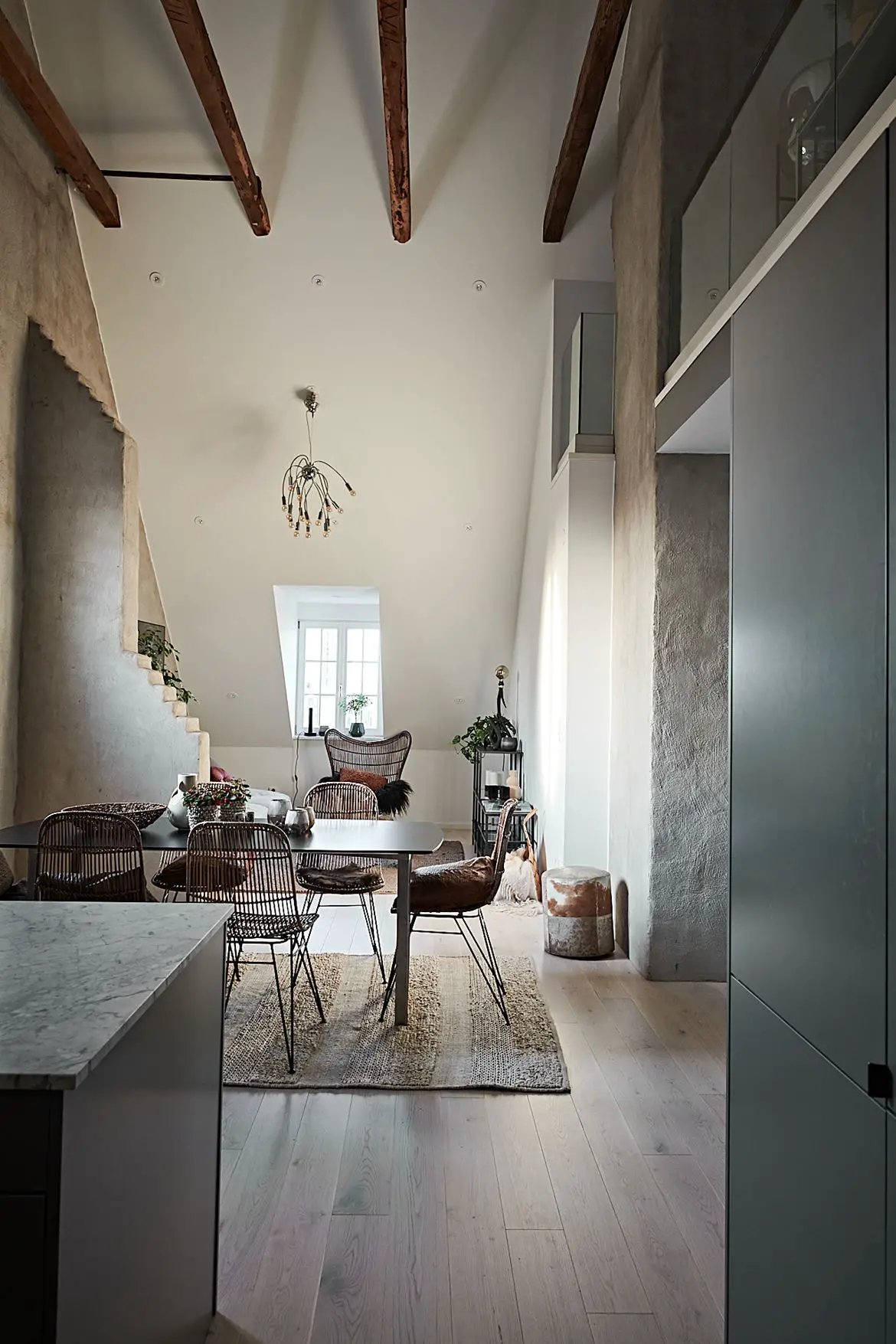 瑞典百年建筑顶层公寓的魔力夜晚-3