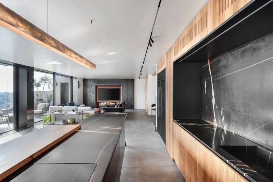 特拉维夫顶层住宅,黑白色调的时尚空间-29