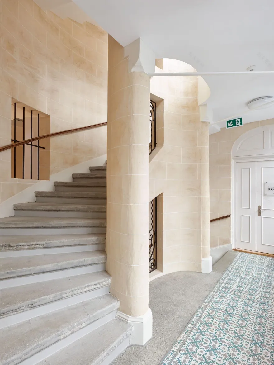 堡 8 或 bourg 8 (具体含义需结合更多语境来确定)丨瑞士洛桑丨CCHE-6