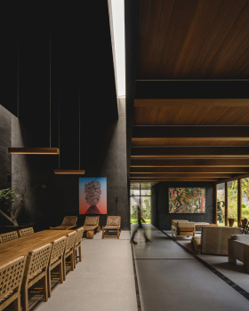 灰烬之屋，灰烬之屋（西班牙语中 Casa Ceniza 也可表达这个意思，在游戏领域《House of Ashes》就有此西班牙文名字的情况） 丨墨西哥墨西哥城